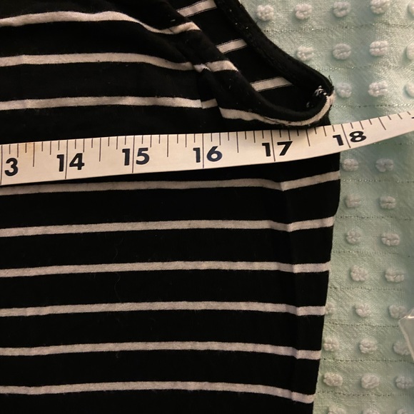 🎉2/20$Vince Camuto short-sleeve T😎 - Picture 7 of 9